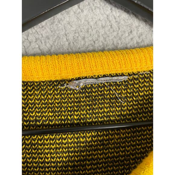 Marc Chemtob Renaissance Collection Griffin Sweater Yellow Black Acrylic USA‎ 4 - Picture 10 of 13